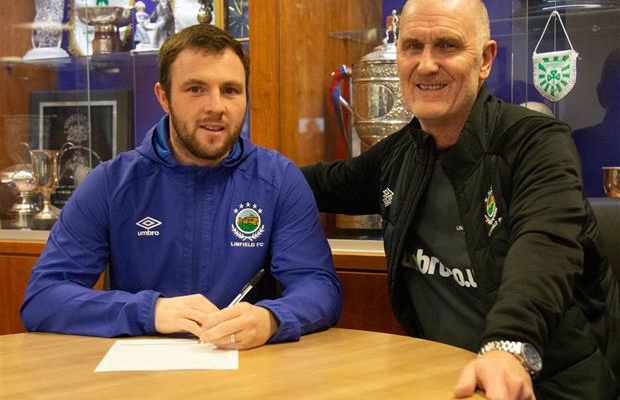 David Healy – Contract extension for Jamie Mulgrew