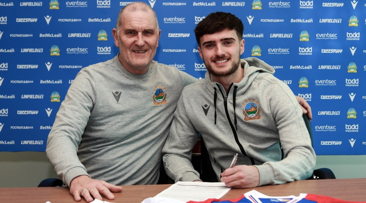 Euan East Signs New Contract