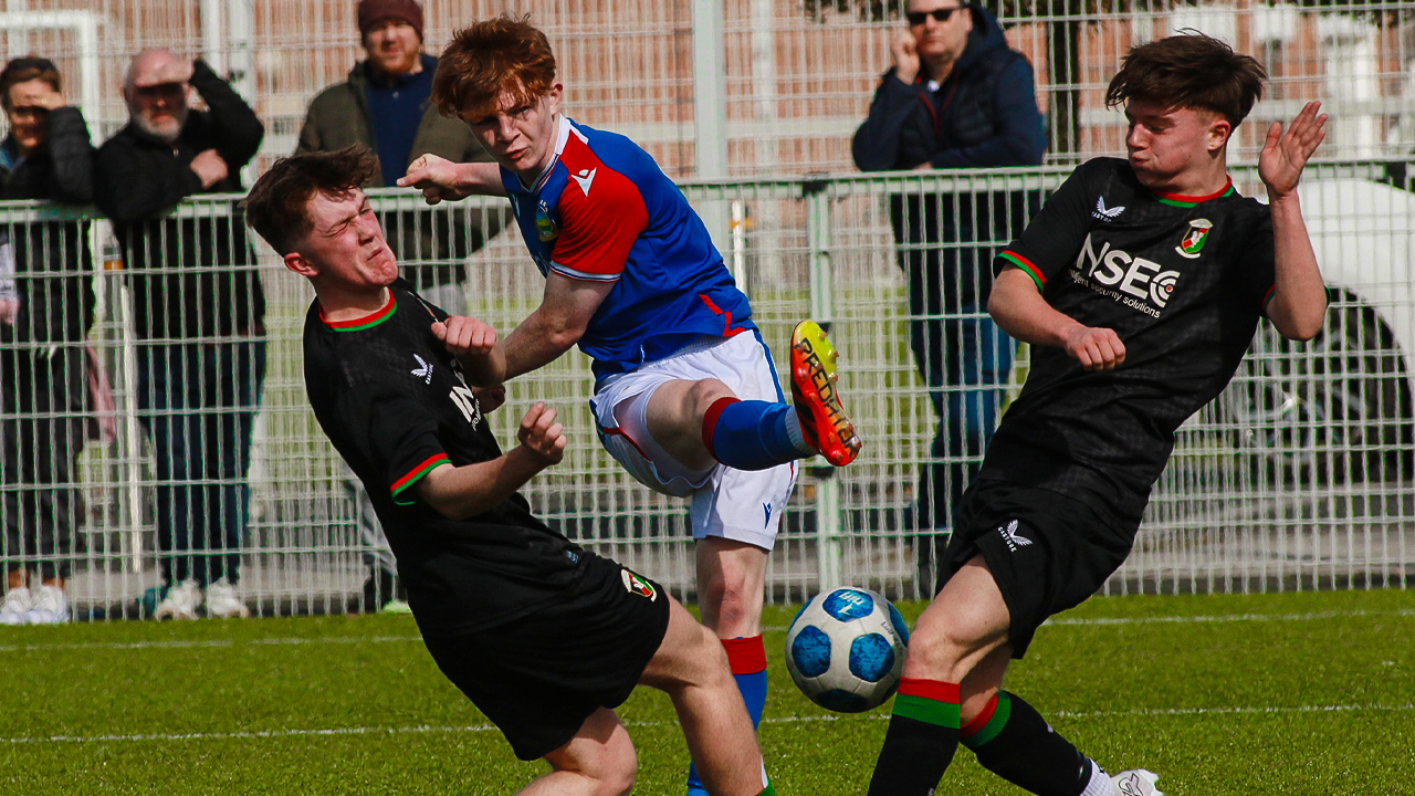 Linfield U16s Beat Glentoran to go Top