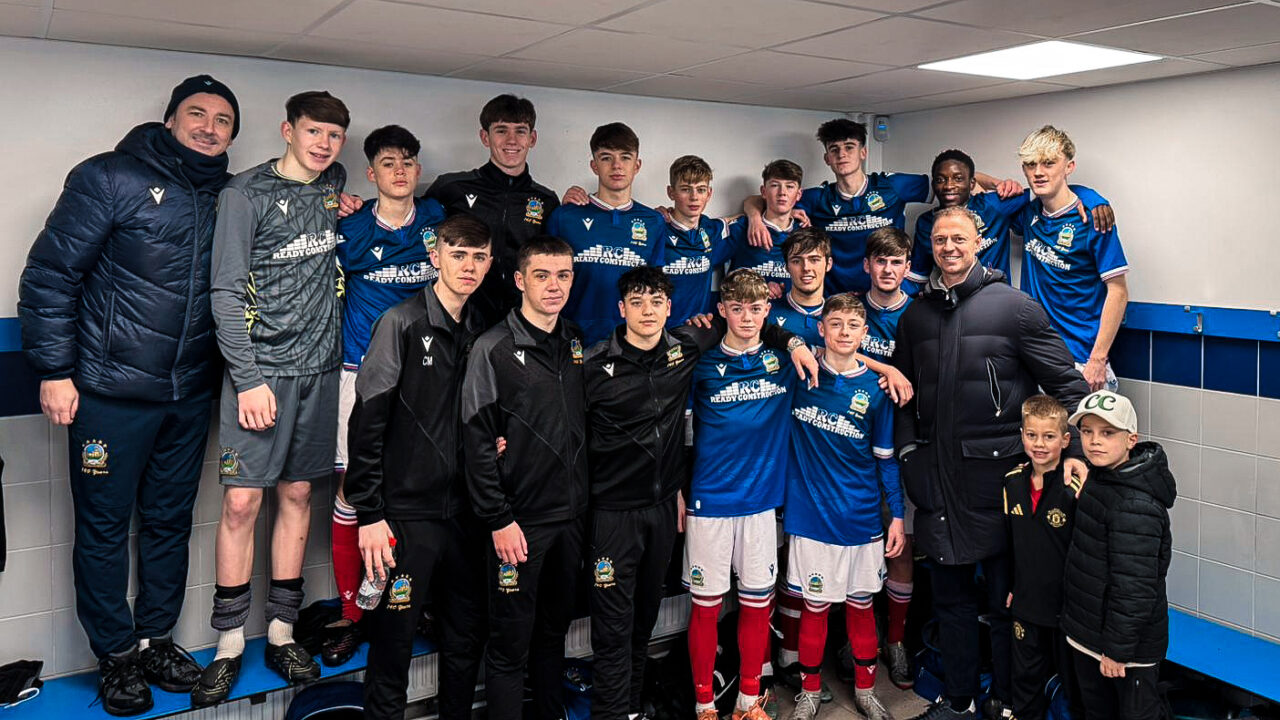 Jonny Evans Visits Midgley Park